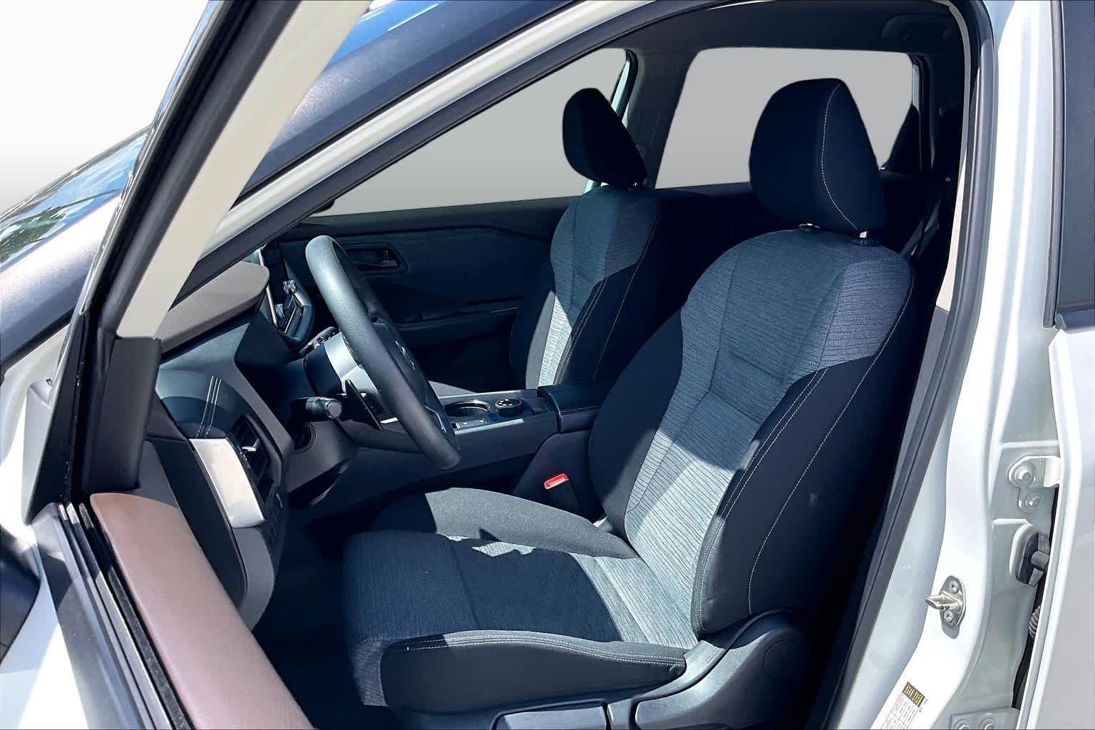 Used 2021 Glacier White Nissan S image 8