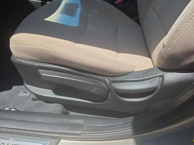 Used 2016 Desert Bronze Hyundai  image 12