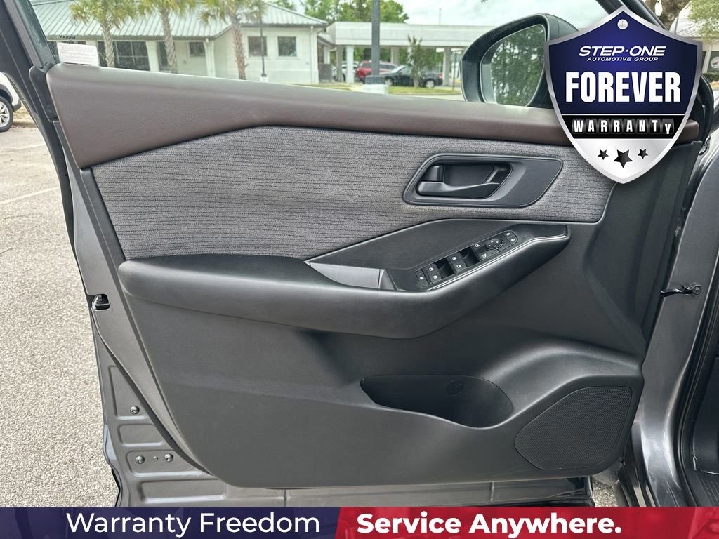Used 2023 Gray Nissan S image 11