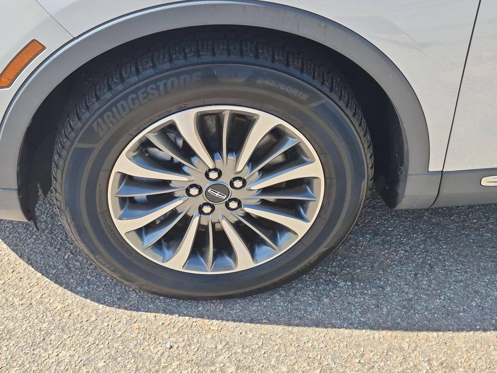 Used 2022 Ceramic Pearl Metallic Tinted Clearcoat Lincoln Reserve image 10