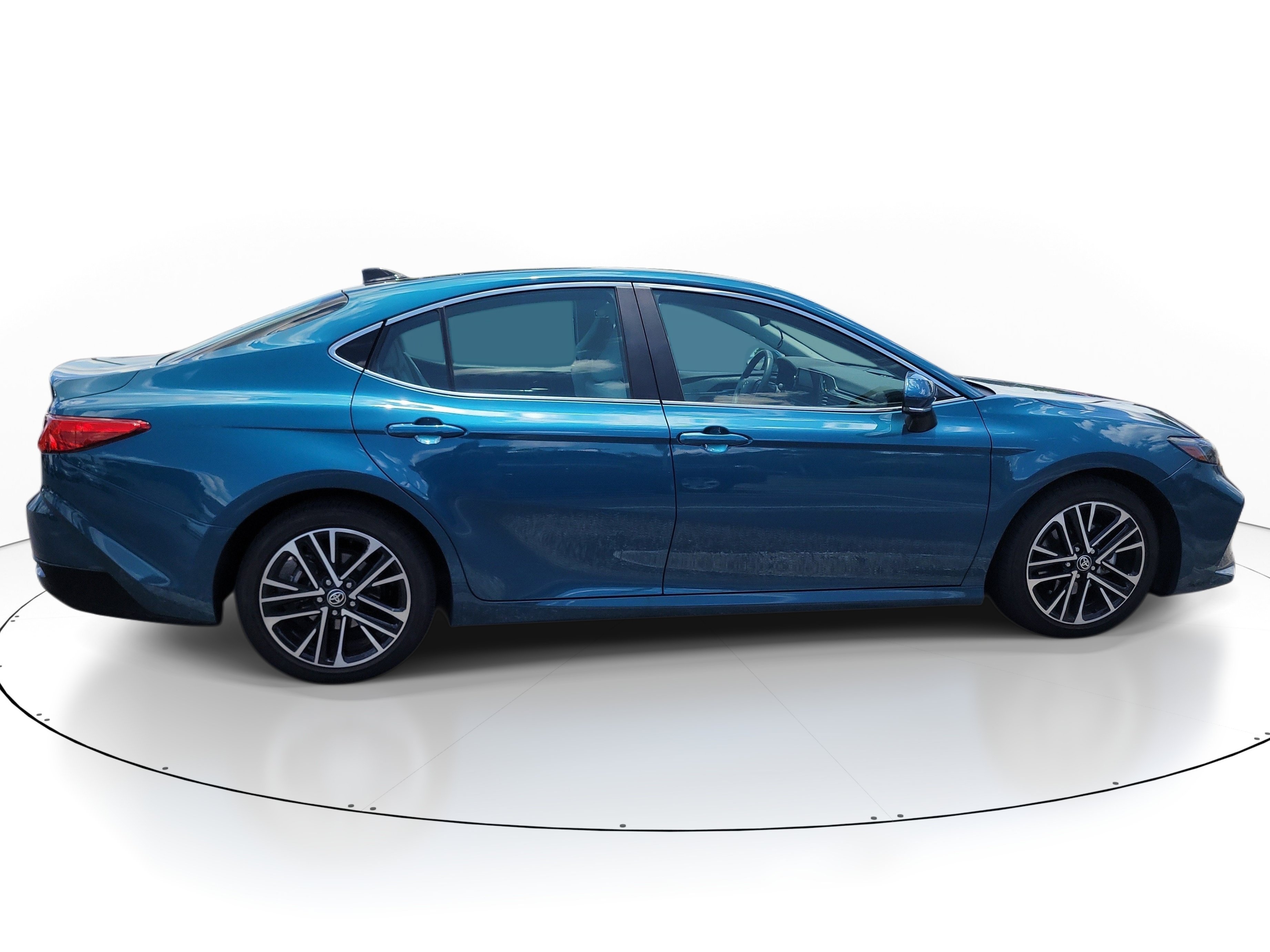 Used 2025 Ocean Gem Toyota XLE image 4