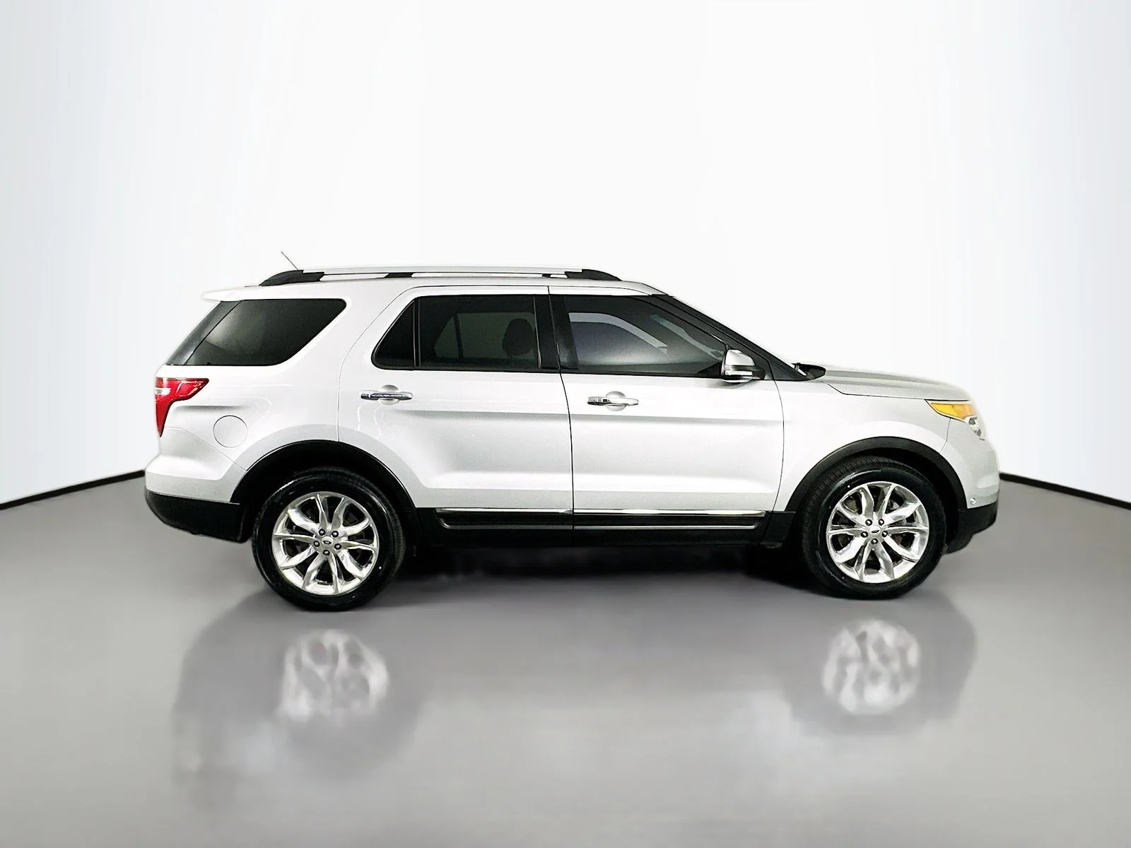 Used 2014 Ingot Silver Ford Limited image 8