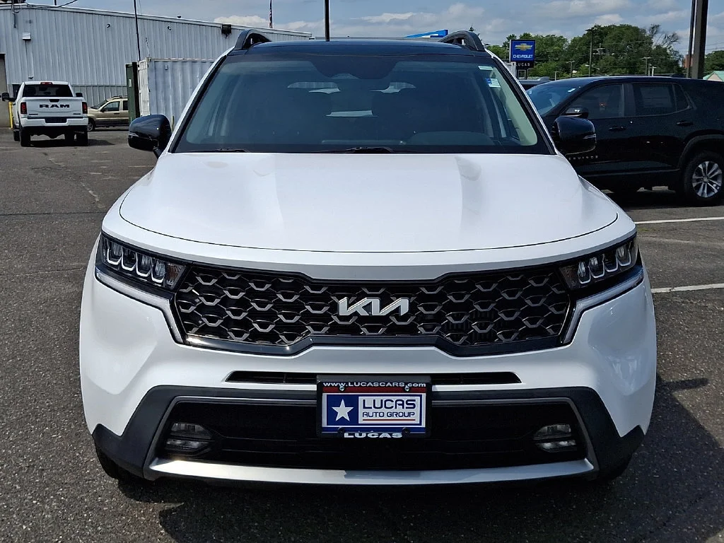 Used 2022 White Kia X-Line EX image 4