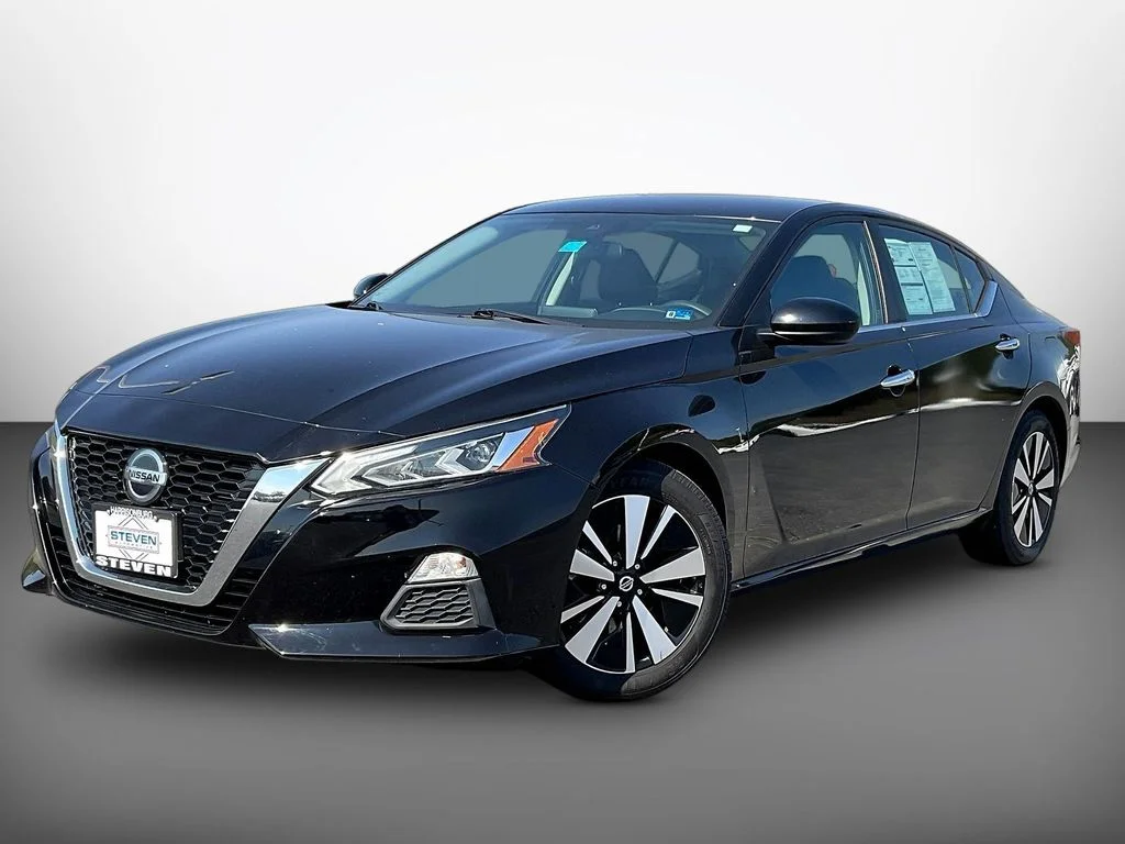 Certified Used 2021 Super Black Nissan 2.5 SV image 3