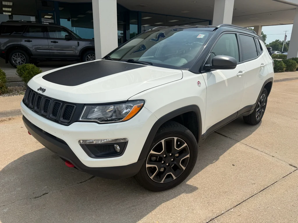 Used 2020 White Clearcoat Jeep Trailhawk image 6