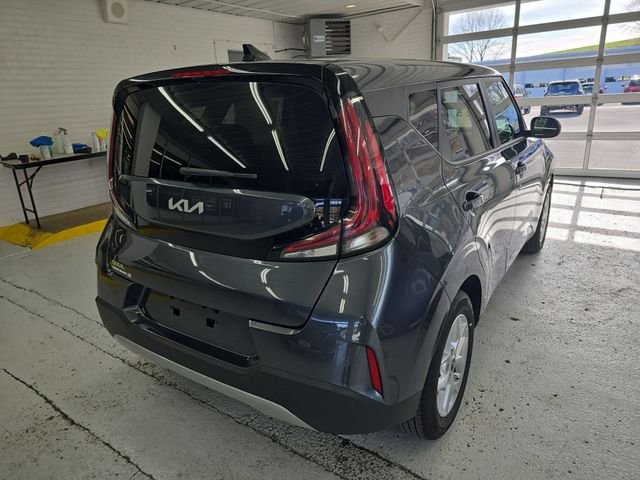 Used 2025  Kia LX image 5
