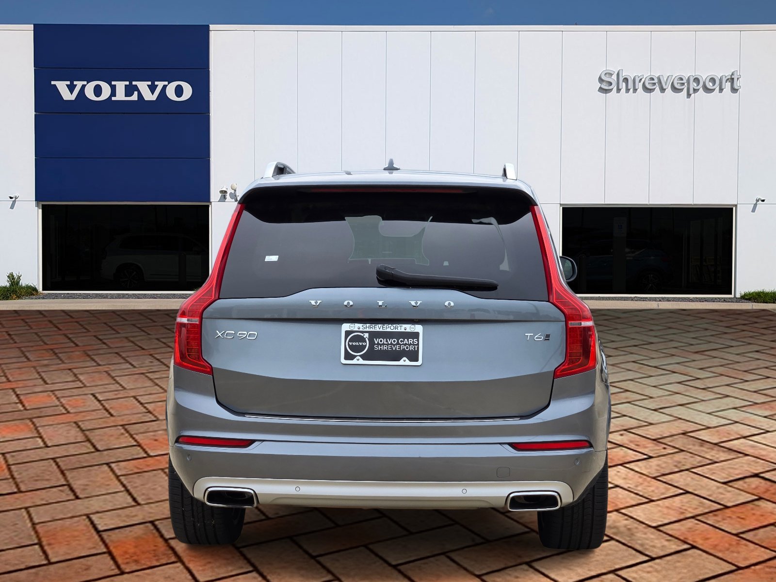 Used 2019 Gray Metallic Volvo Momentum image 5