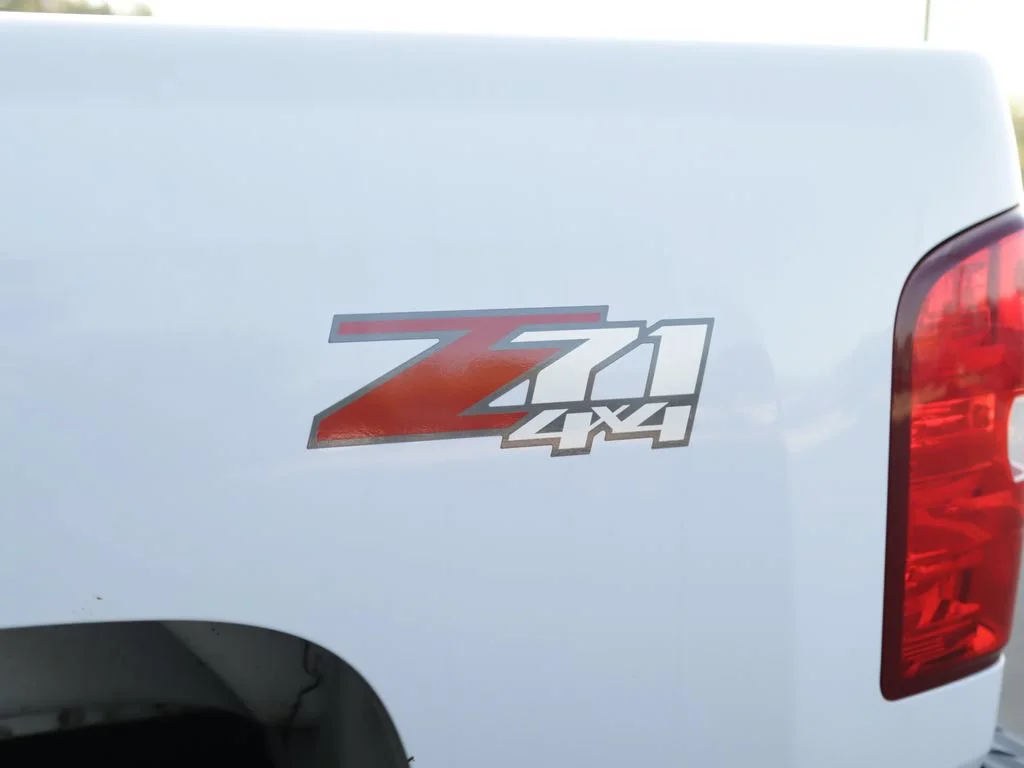 Used 2010 SUMMIT WHITE Chevrolet LT image 33