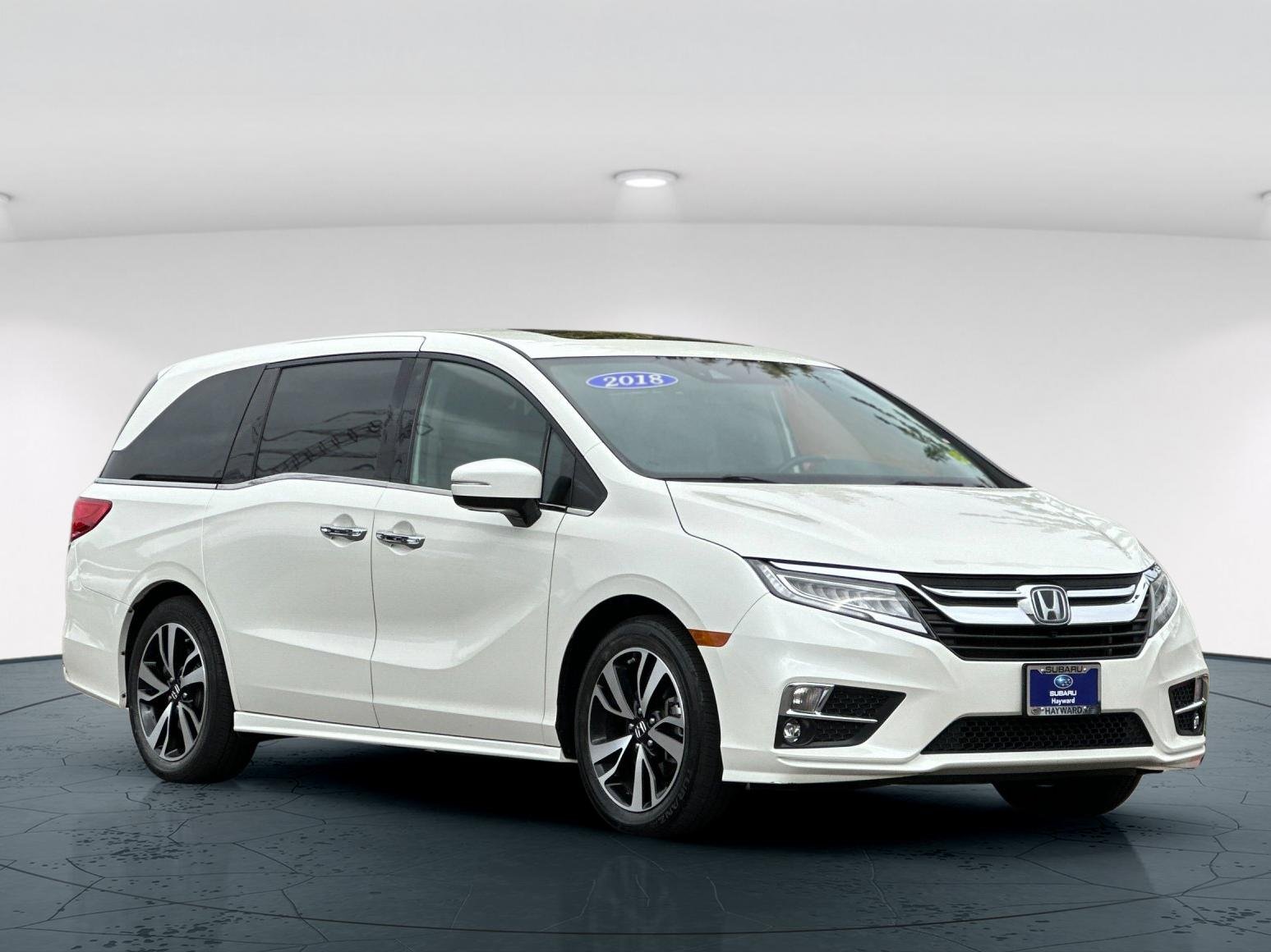 Used 2018 White Diamond Pearl Honda Elite 4D Passenger Van image 8