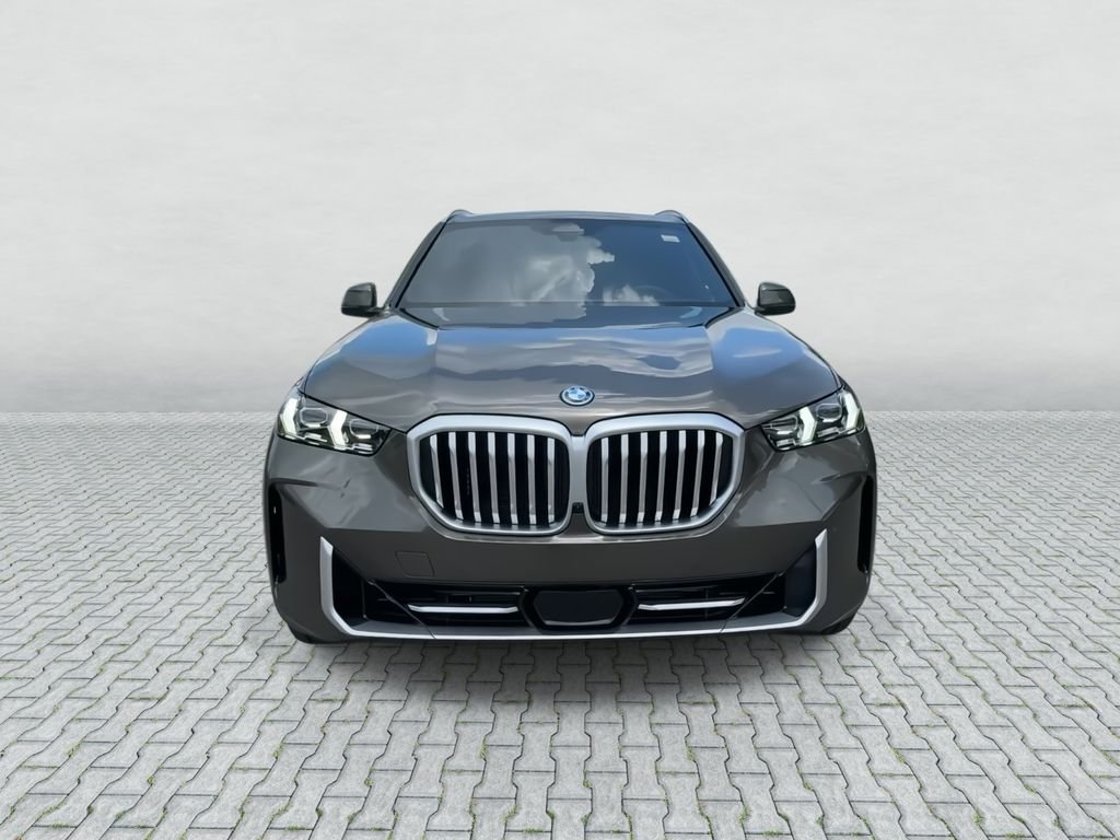 New 2026 Manhattan Green Metallic BMW xDrive50e image 3