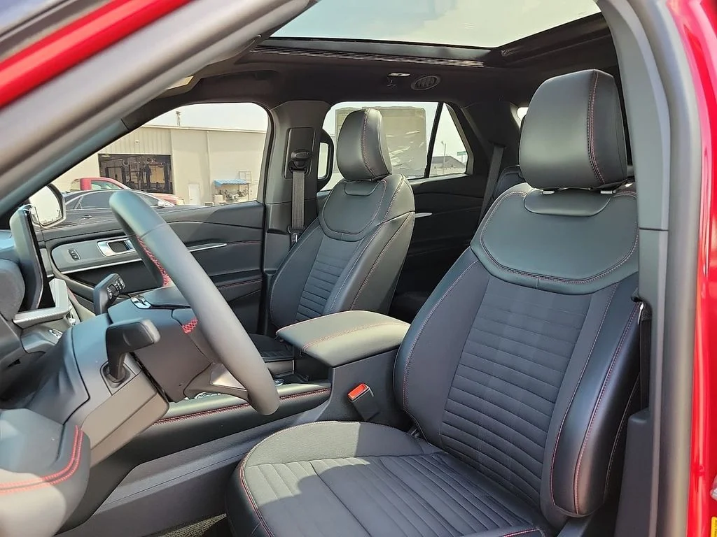 New 2026 Rapid Red Metallic Tinted Clearcoat Ford ST-Line image 12