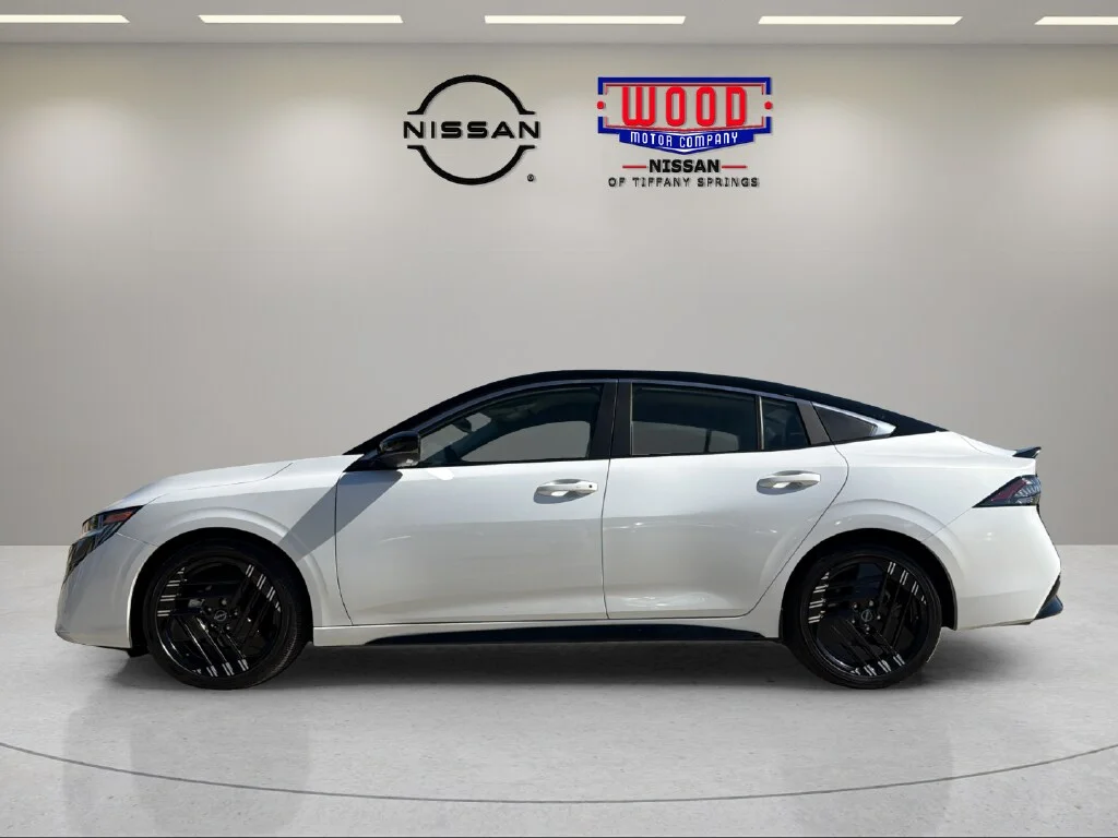 Certified Used 2026 Aspen White Super Black Nissan SR image 5