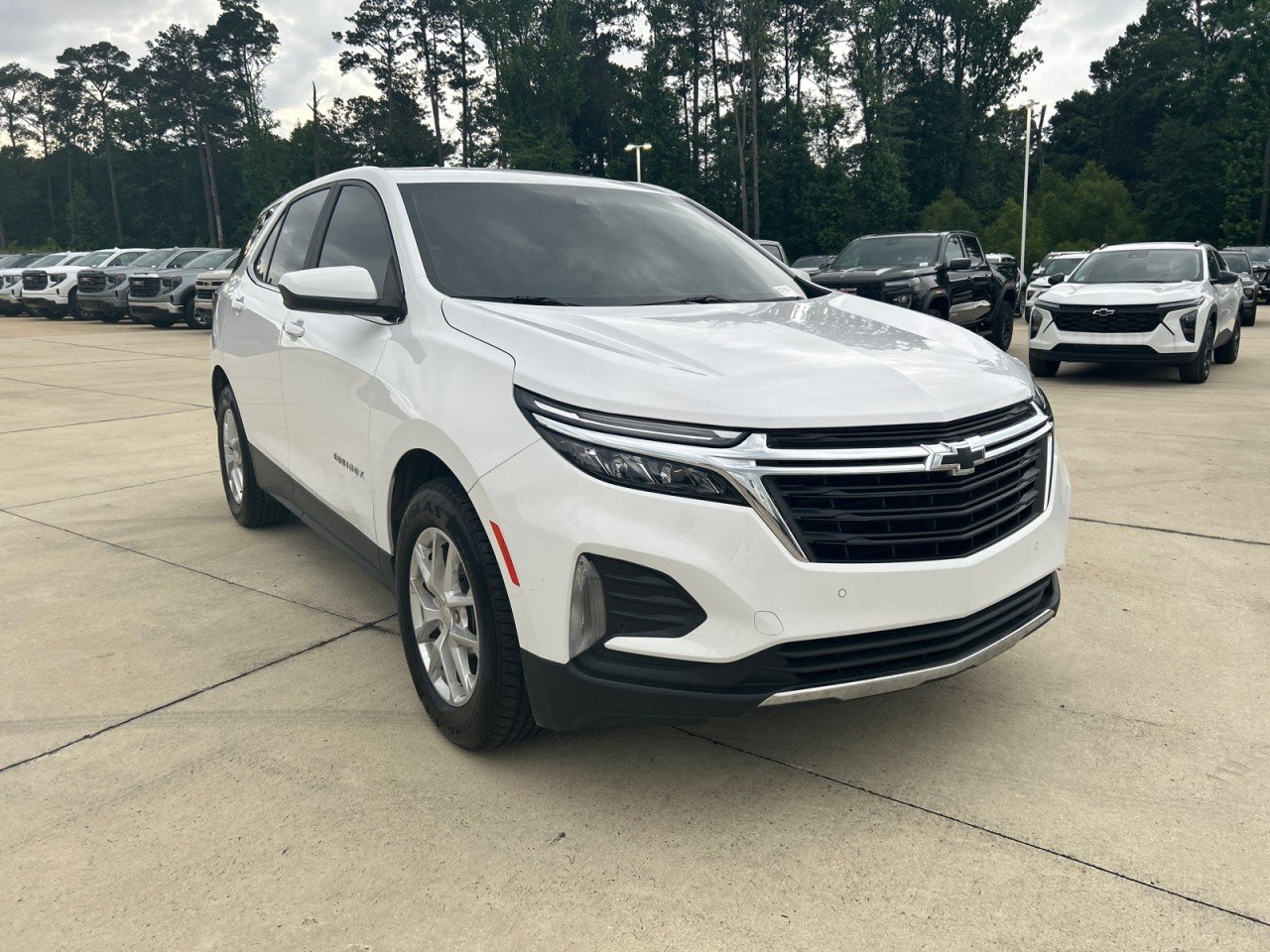 Used 2022 Summit White Chevrolet LT image 2