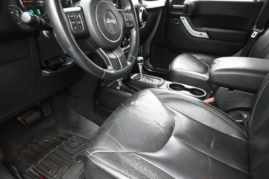 Used 2014 Gray Jeep Unlimited Sahara image 15