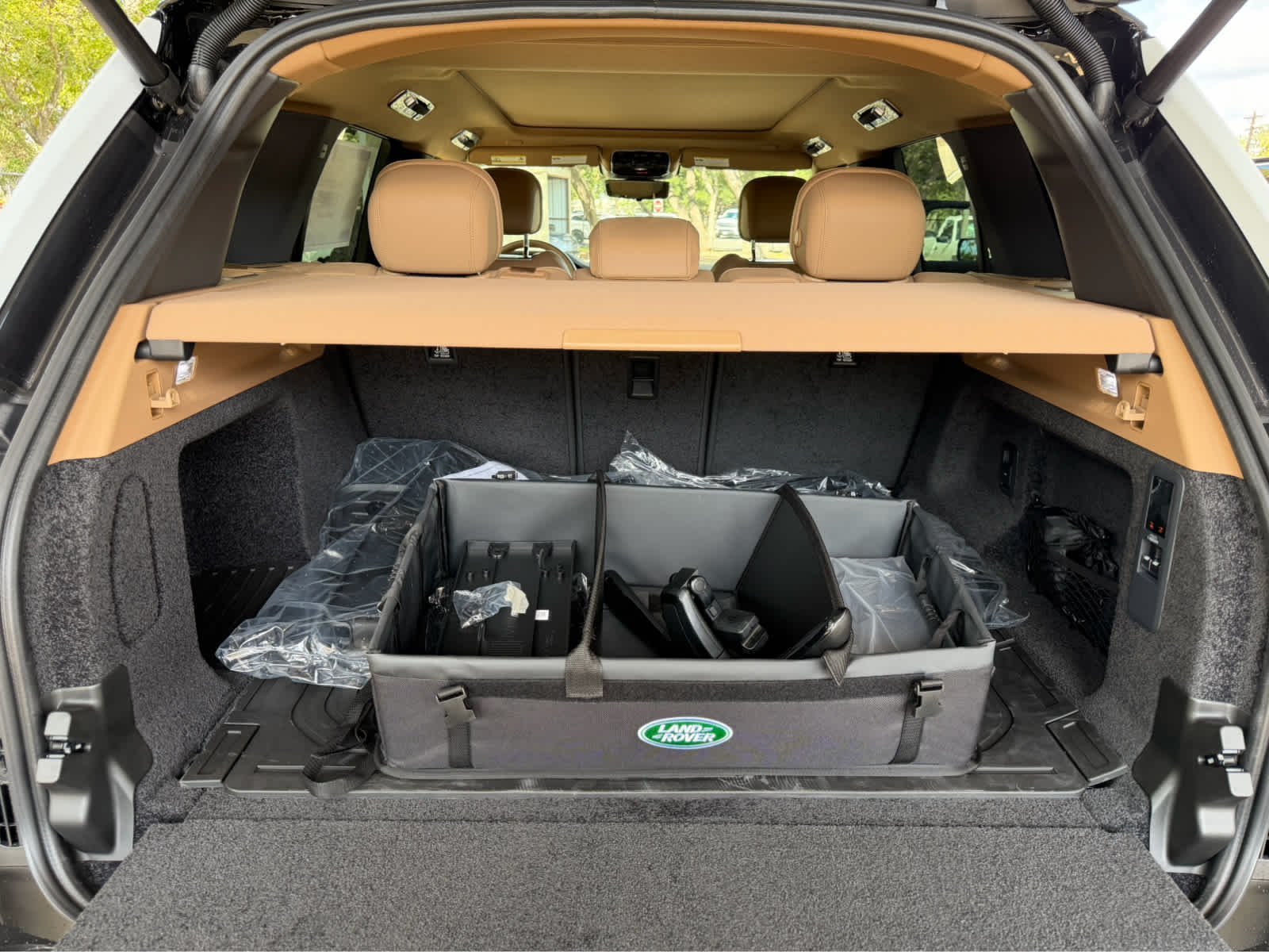 New 2027 Carpathian Grey LAND ROVER SE image 21