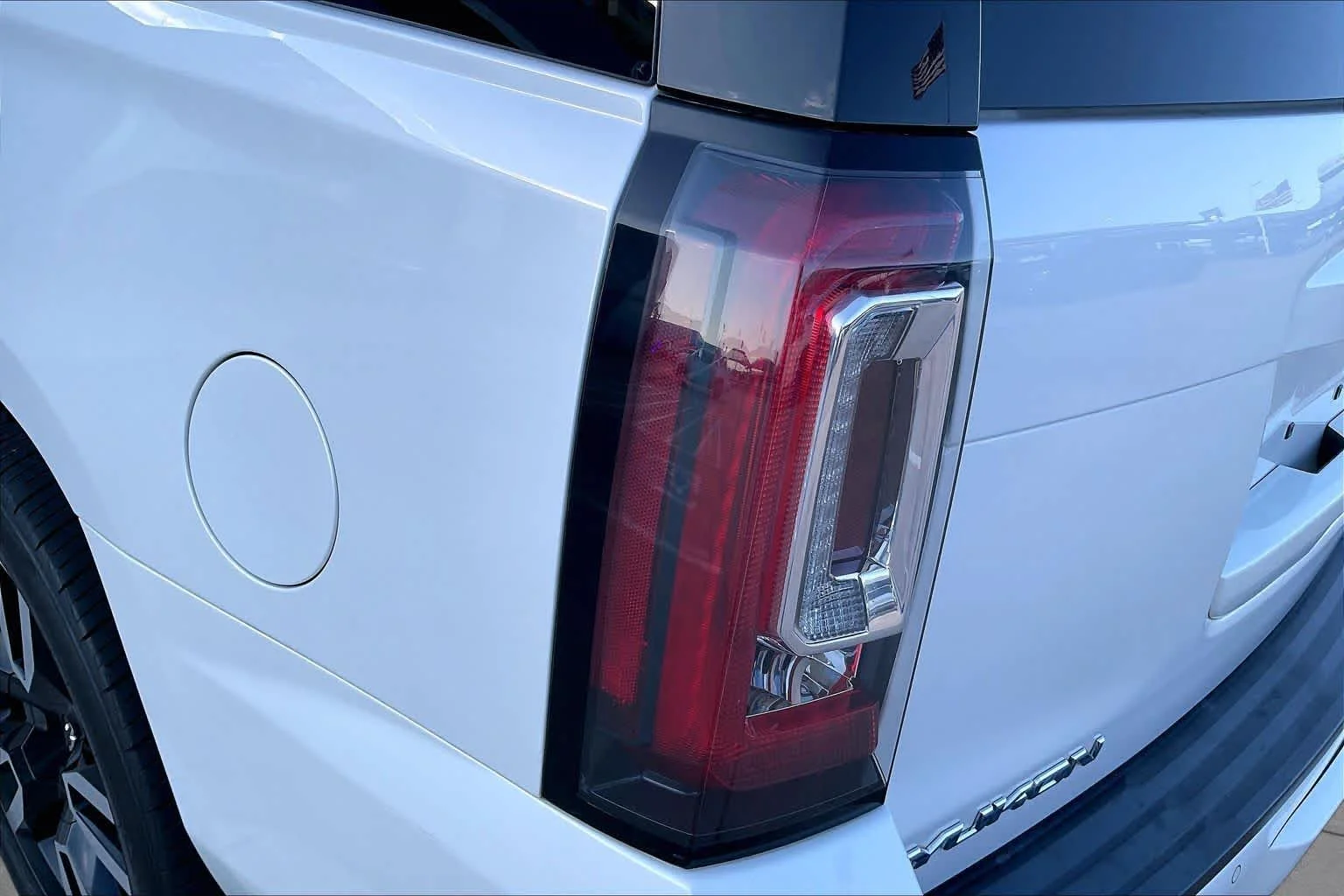 Used 2017 White Frost Tricoat GMC SLT image 27