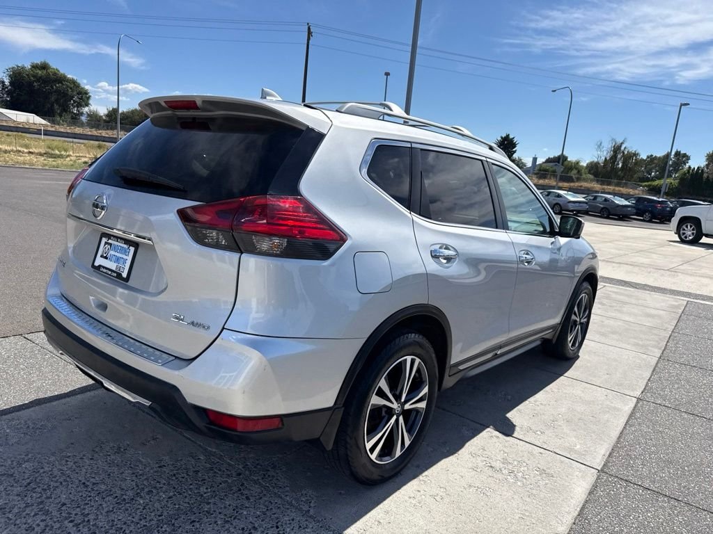 Used 2017 Brilliant Silver Nissan SL image 6