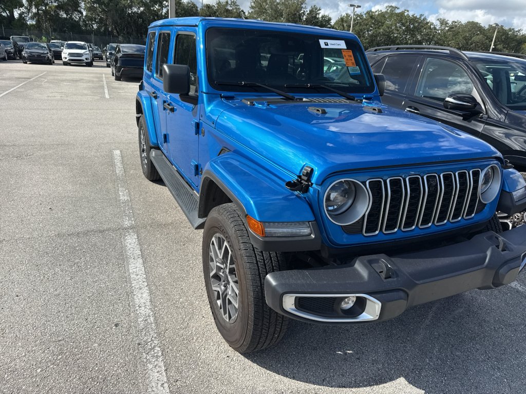 Used 2025 Hydro Blue Pearlcoat Jeep Sahara image 4