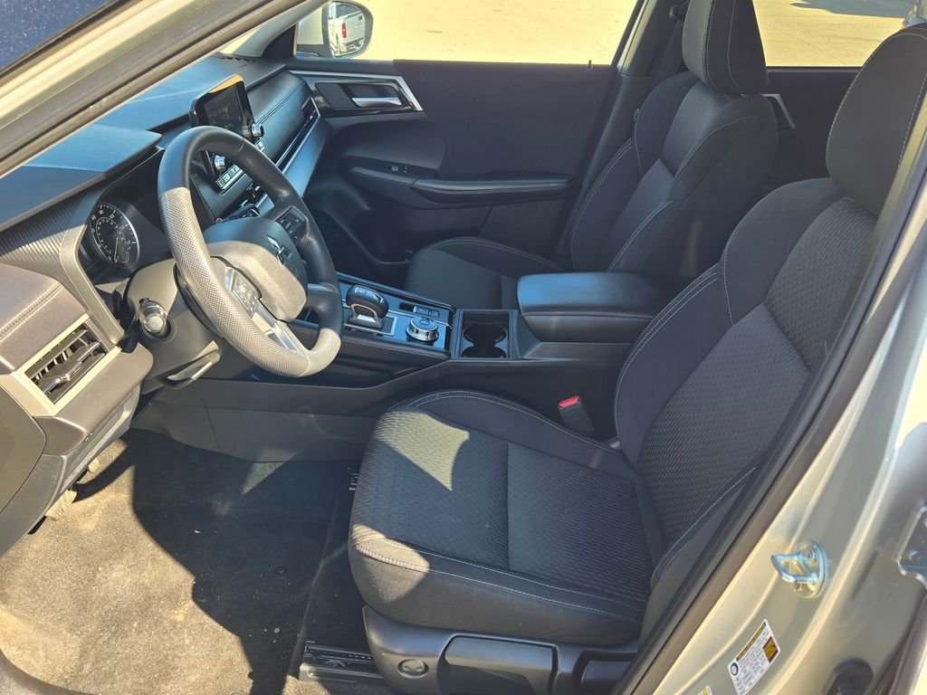 2024 Mitsubishi Outlander ES - Photo 26
