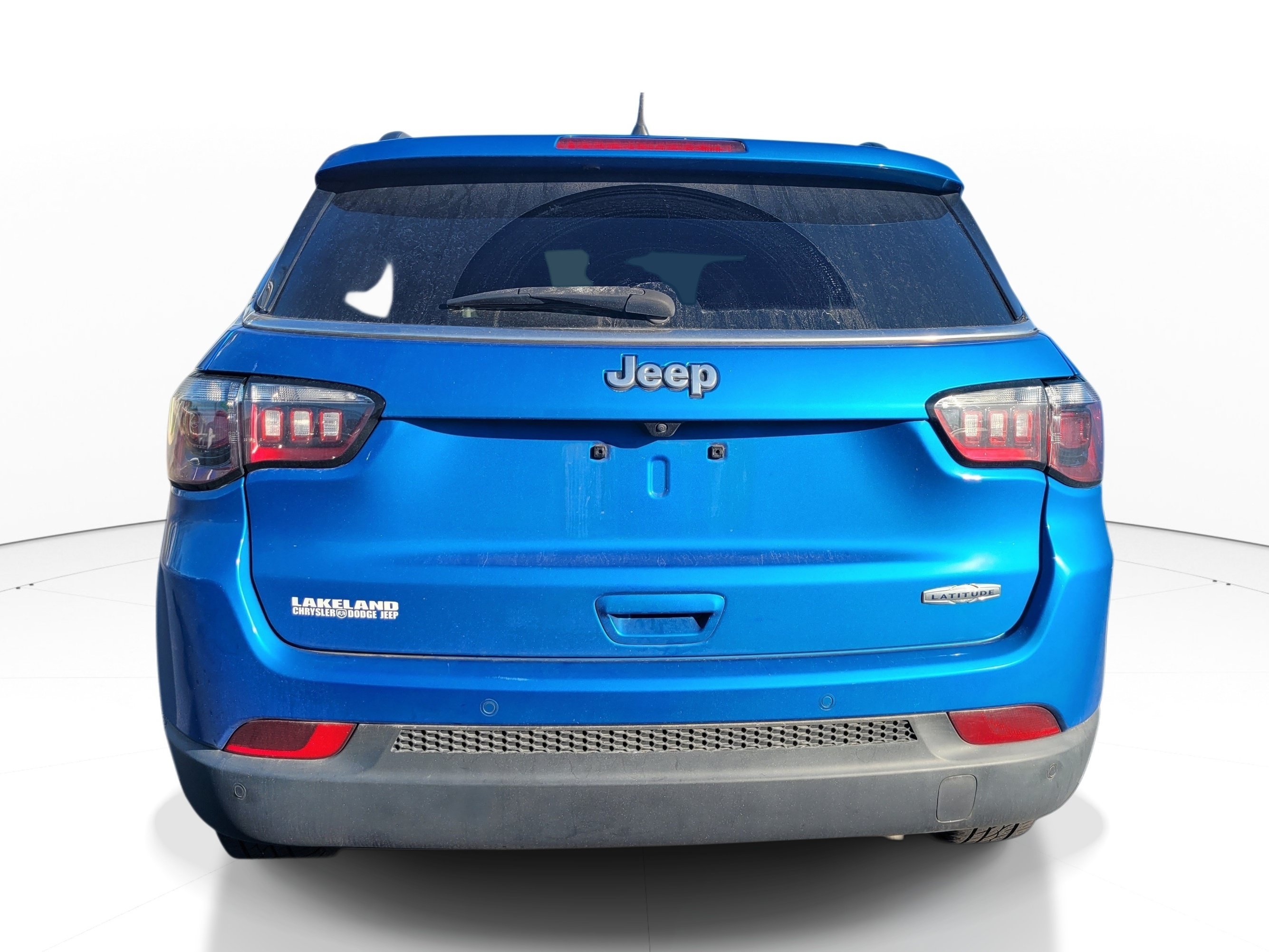Used 2022 Laser Blue Pearlcoat Jeep Latitude image 5