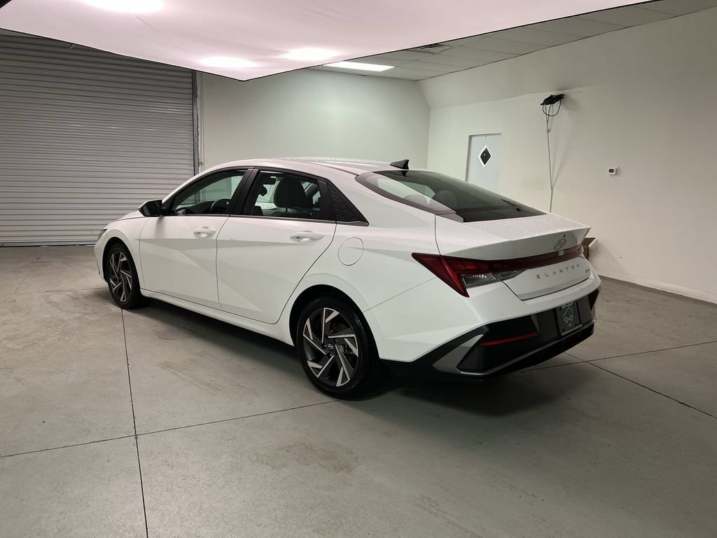 2025 Hyundai Elantra Limited - Photo 6