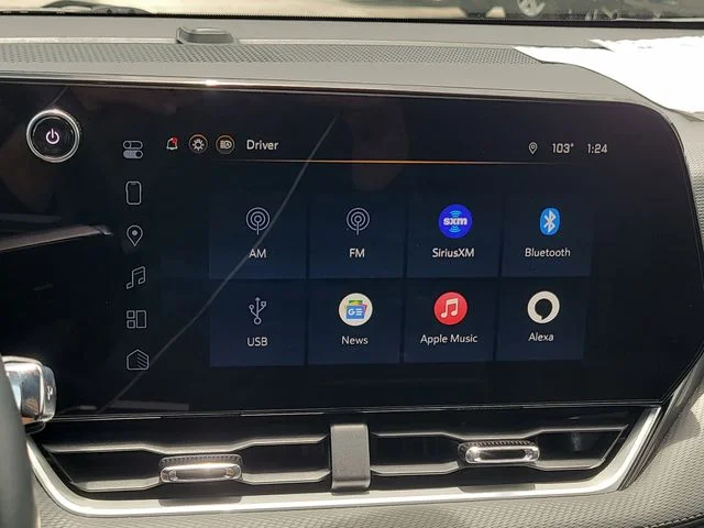Used 2025 White Chevrolet LT image 22