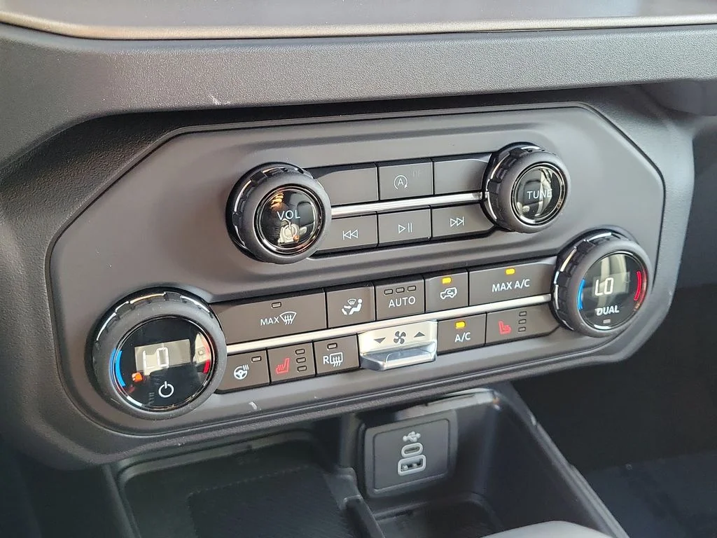 New 2026 Avalanche Gray Ford Outer Banks® image 20