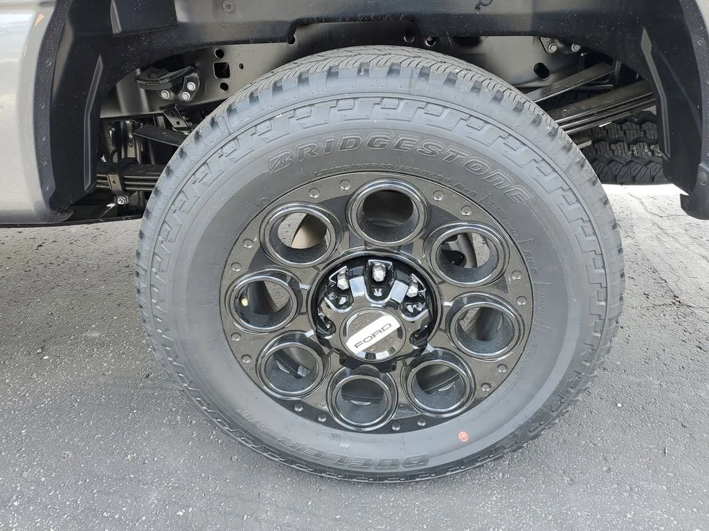 New 2026 Carbonized Gray Metallic Ford F-350® Lariat® image 30