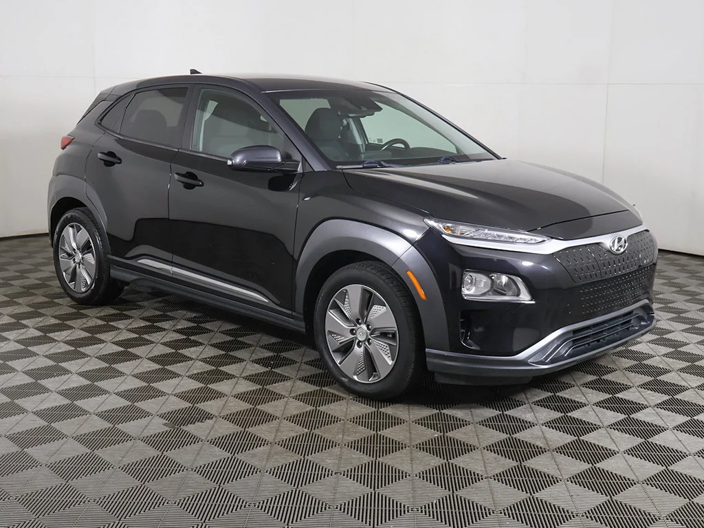 Used 2021 Hyundai Kona EV SEL with VIN KM8K23AG4MU106008 for sale in Parma, OH