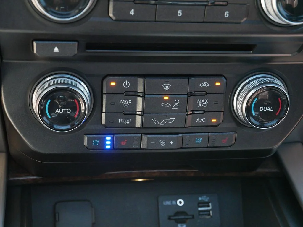Used 2015 White Ford Platinum image 23