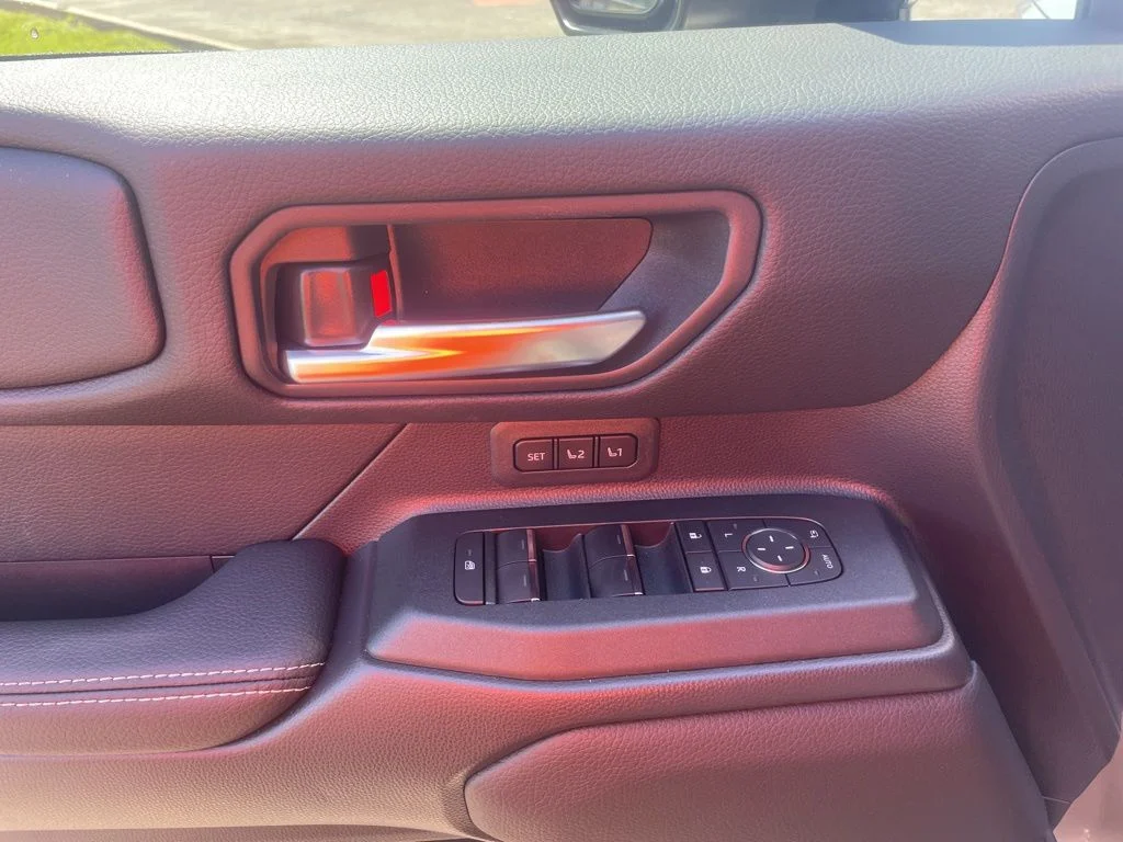 Used 2025  Toyota Base image 18