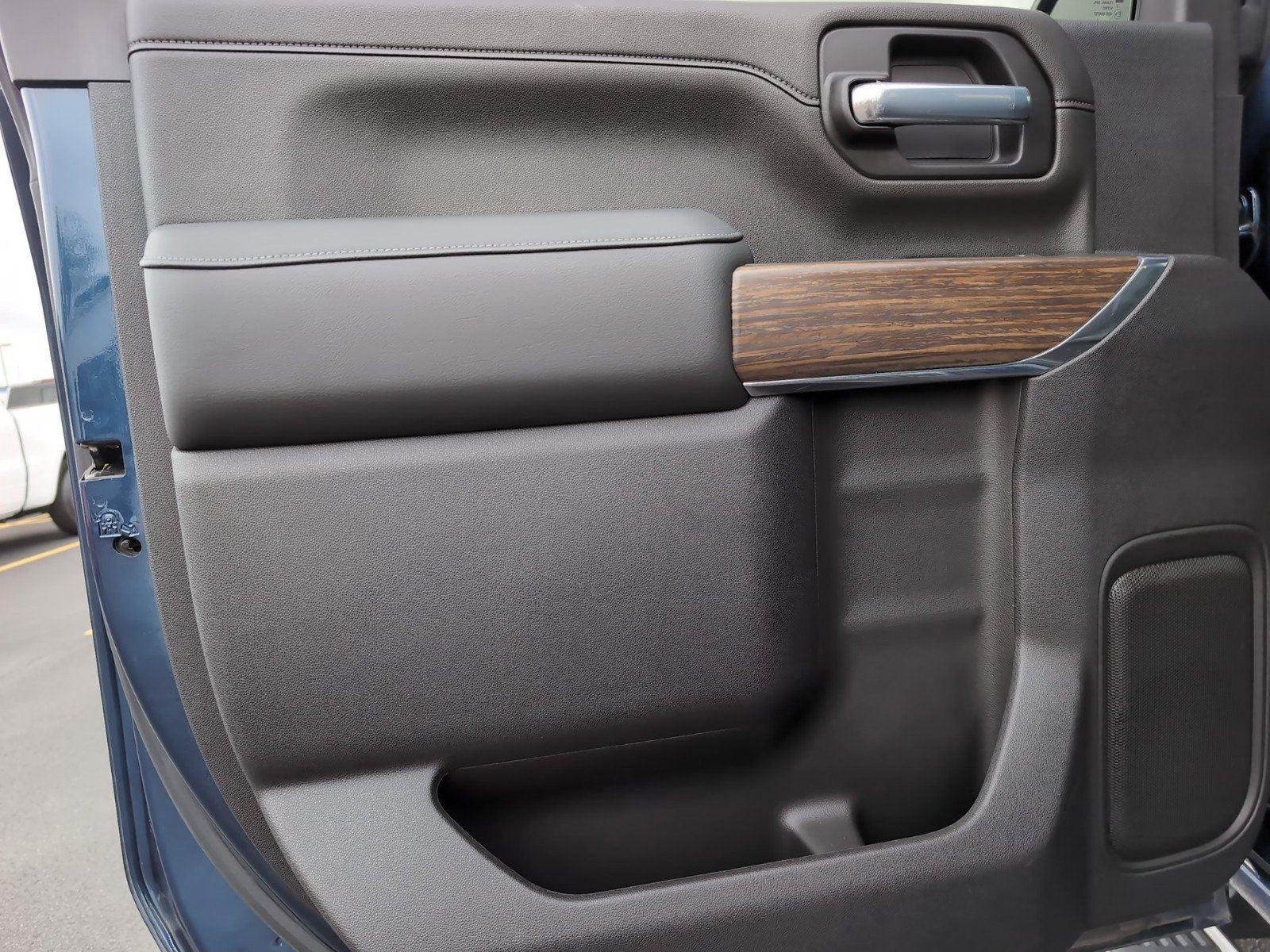 Used 2022 Northsky Blue Metallic Chevrolet High Country image 38