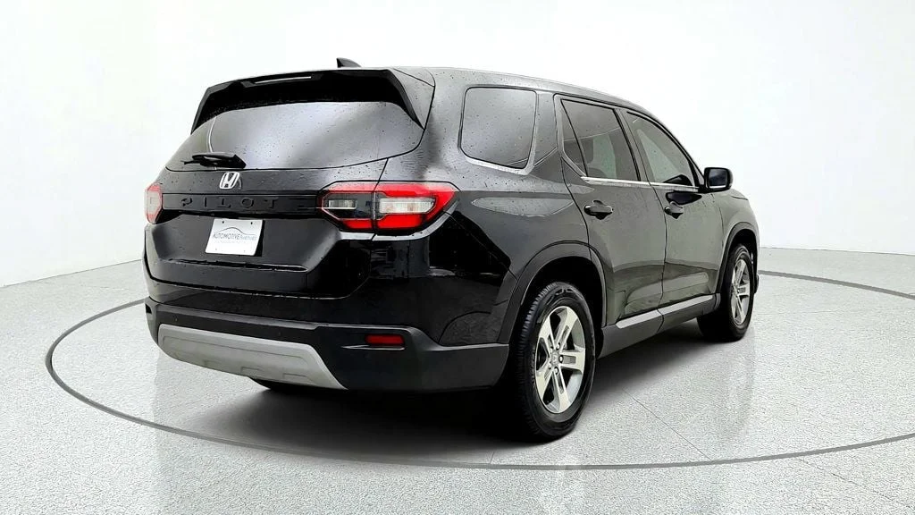Used 2023 Crystal Black Pearl Honda EX-L 8 Seater 2WD image 5