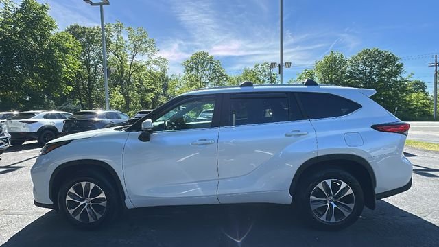 Used 2023 Beige Toyota XLE image 8