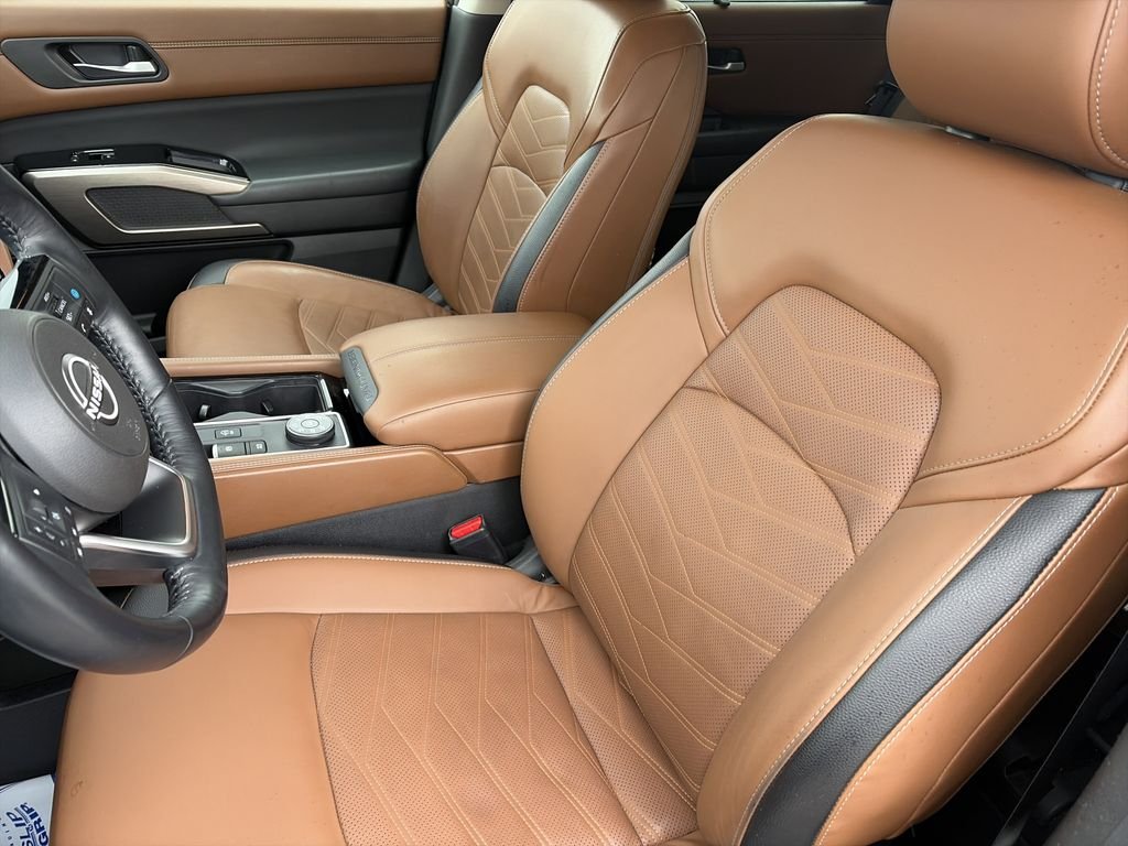 Used 2023 White Nissan Platinum image 11