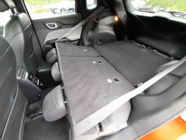 Used 2024  Jeep Latitude image 42