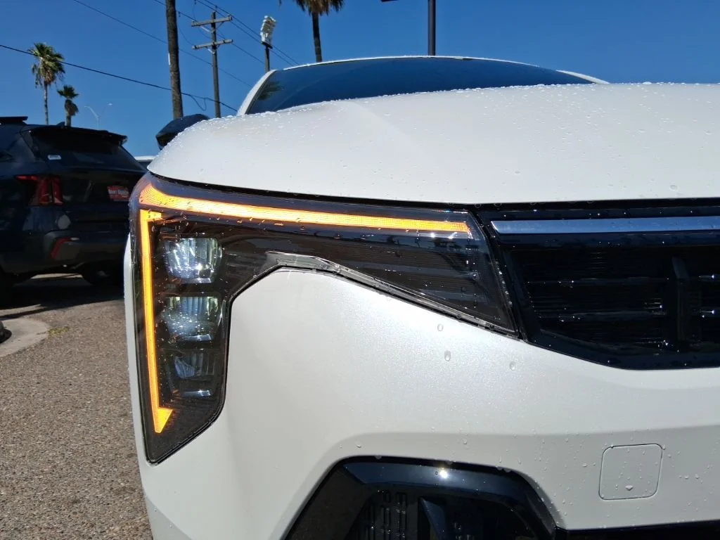 New 2026 White Kia GT-Line image 3