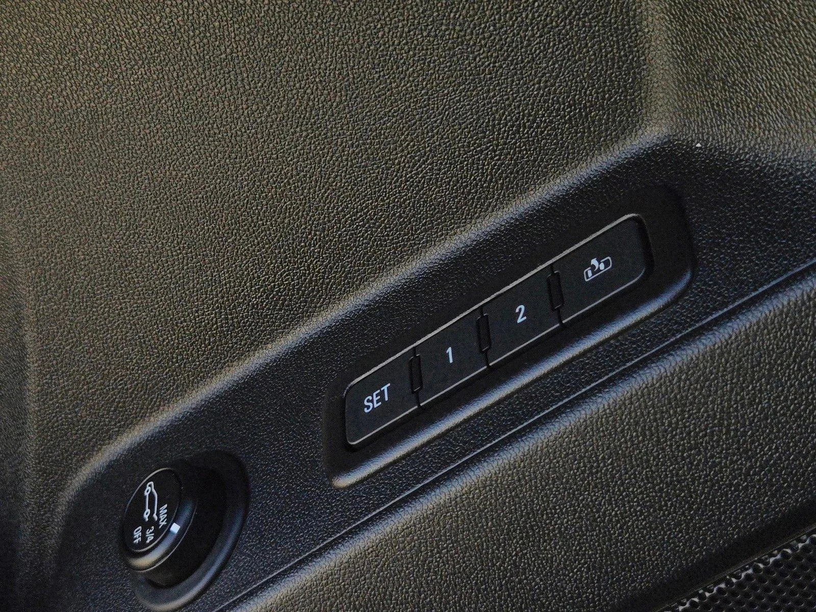 Used 2018 Mosaic Black Metallic Chevrolet Premier image 27