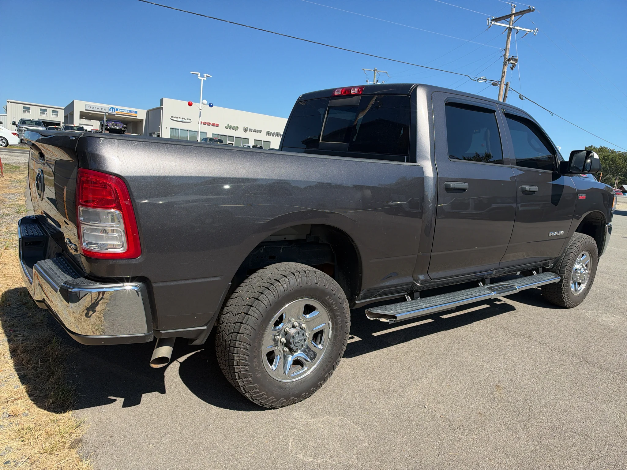 Used 2019 Granite Crystal Metallic Clearcoat Ram Tradesman image 3