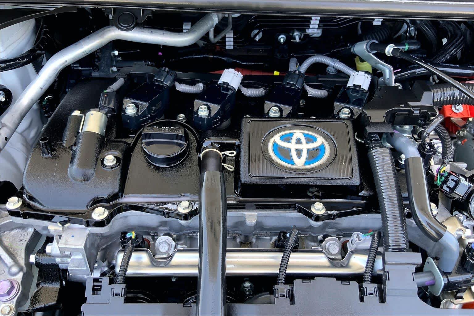 Used 2024 Ice Cap Toyota Hybrid LE image 32