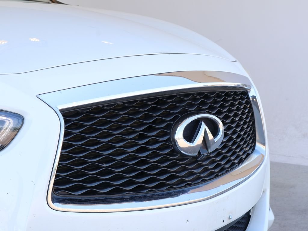Used 2019 White INFINITI LUXE image 14