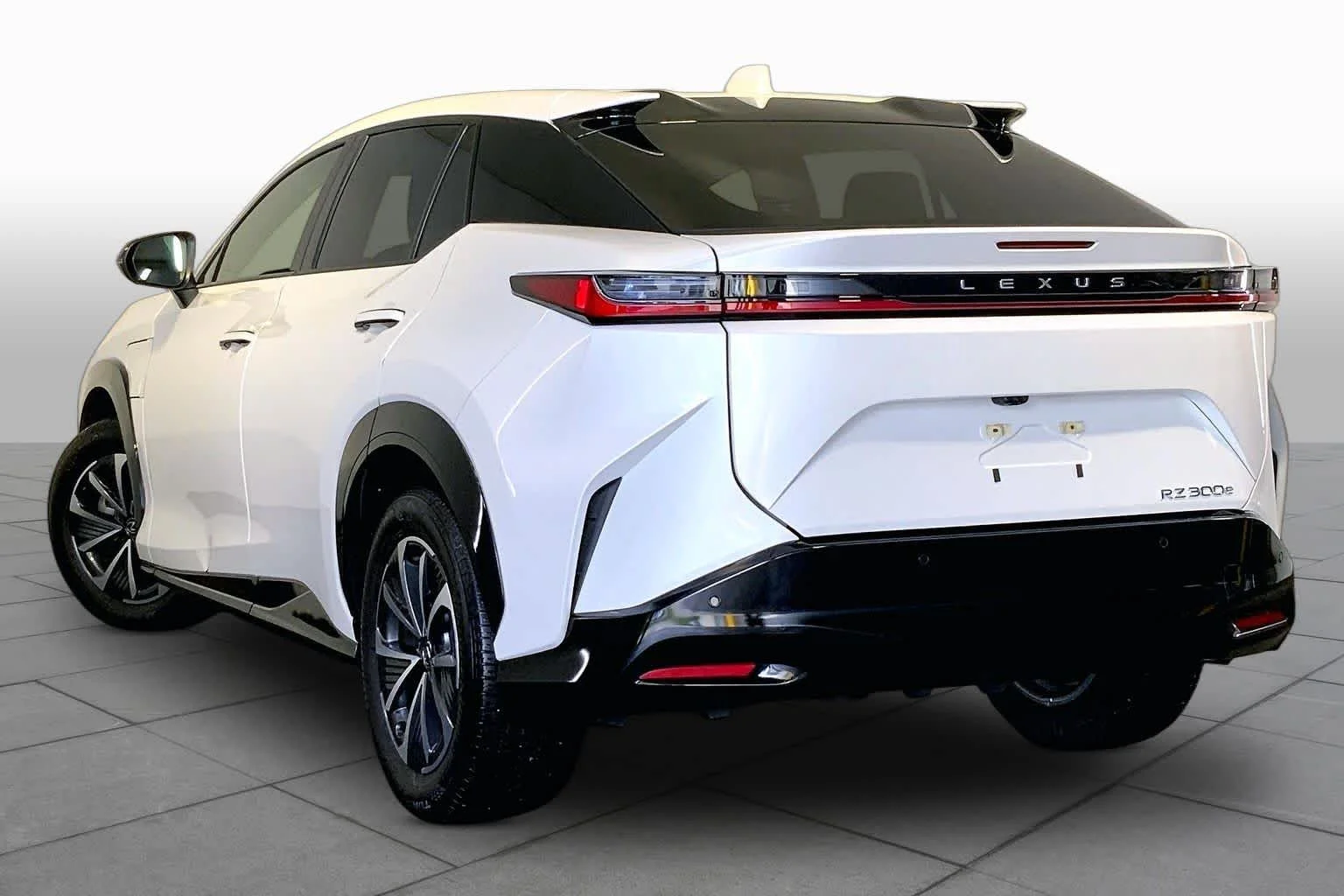 Used 2025 Eminent White Pearl Lexus Premium image 11