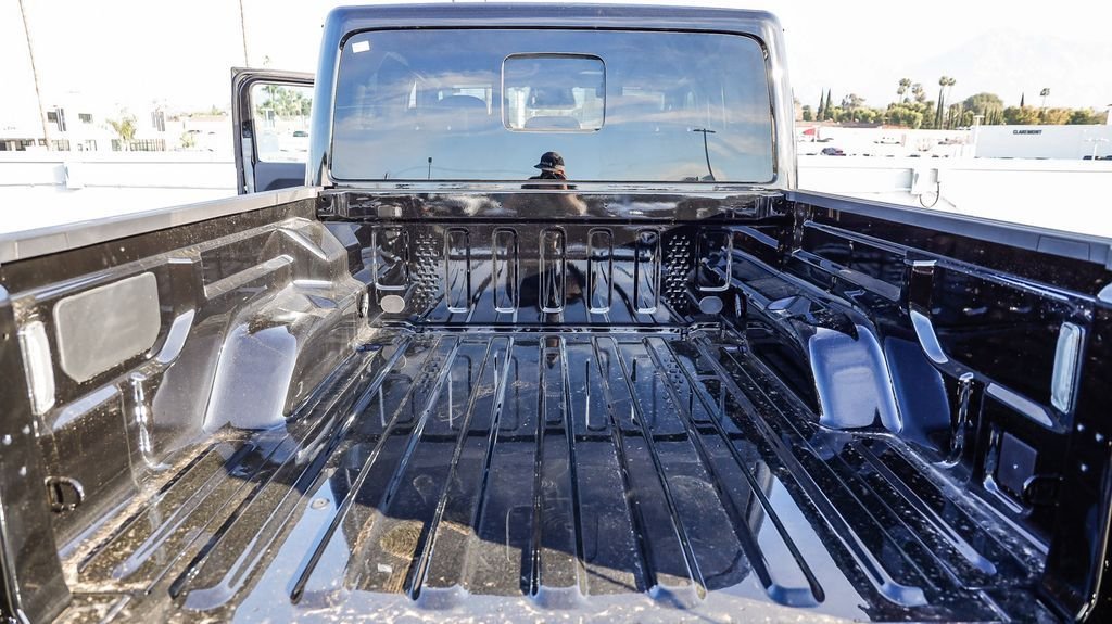 New 2026 Black Clearcoat Jeep Rubicon X image 31