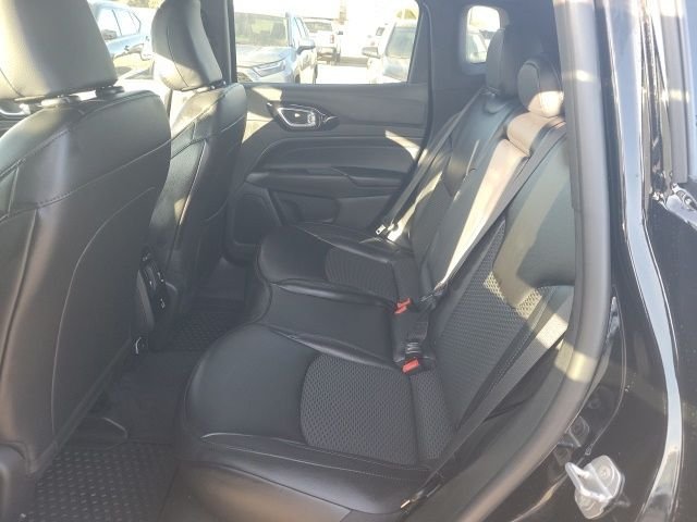 New 2026 Diamond Black Crystal Pearlcoat Jeep Latitude image 15