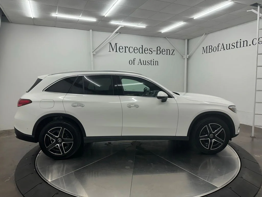 New 2027 White Mercedes-Benz GLC 300 image 8