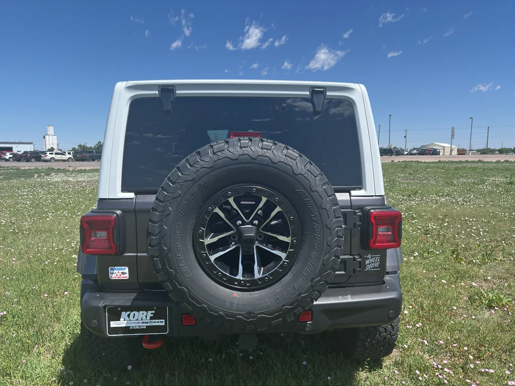 New 2026 Granite Crystal Metallic Clear-Coat Exterior Paint Jeep Rubicon X image 6