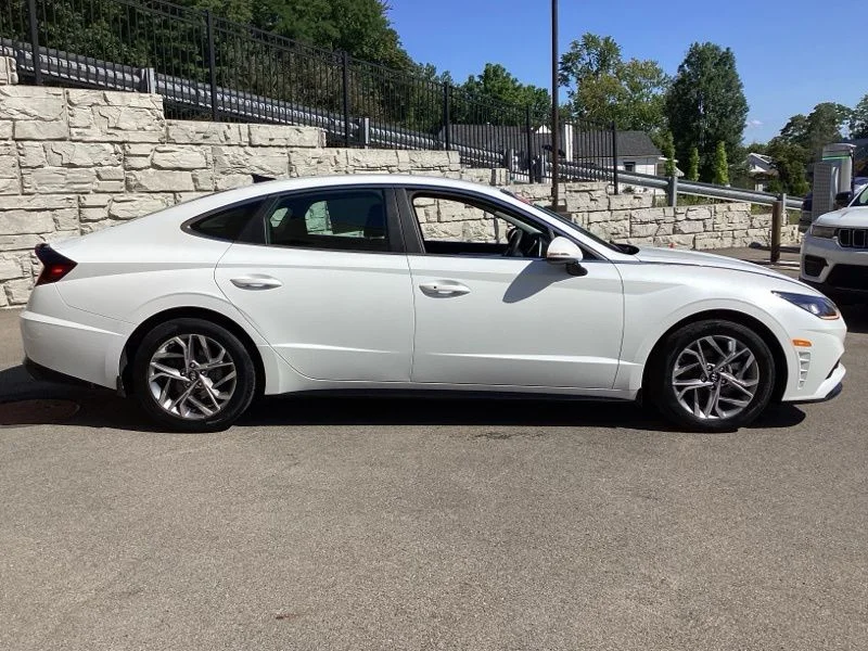 Used 2021 Gray Hyundai SEL image 8