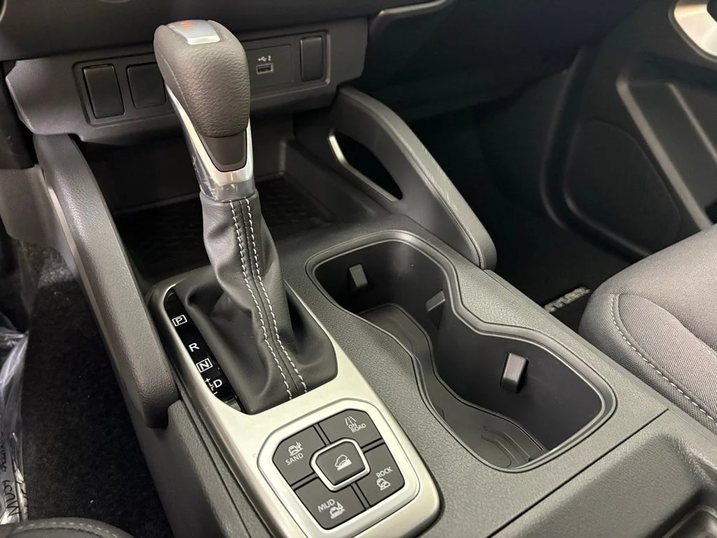 New 2026 Glacier White Nissan Crew Cab SV image 35