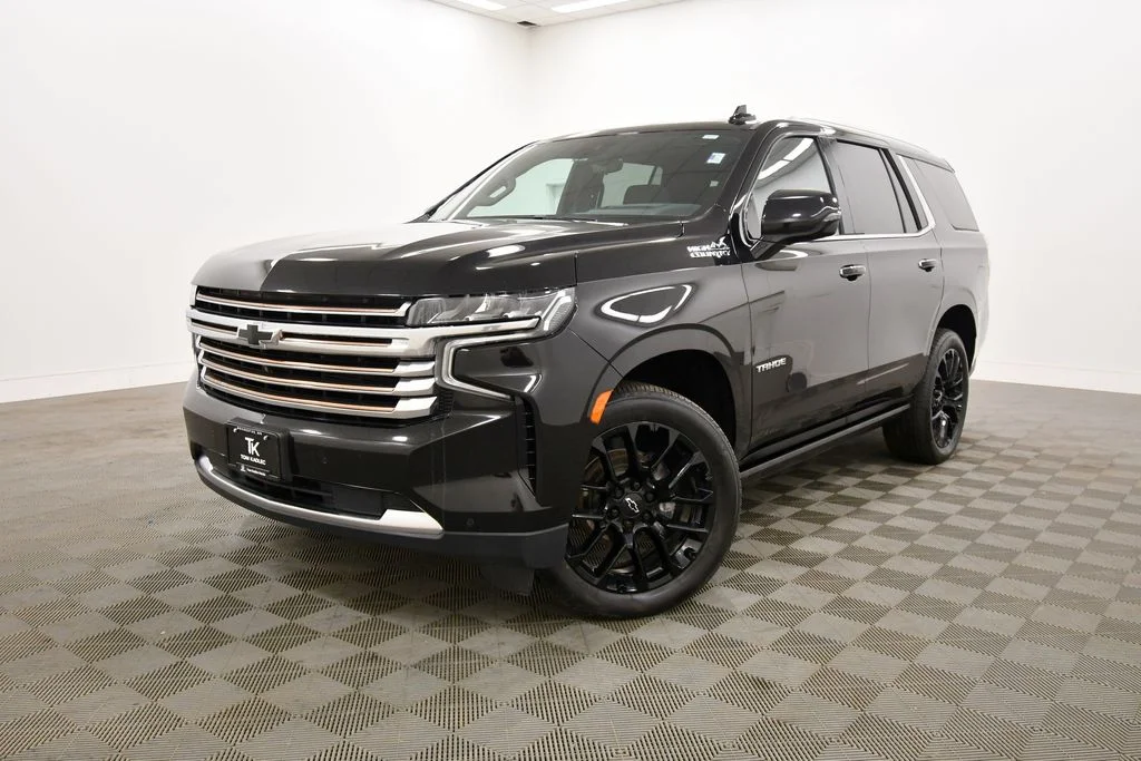 Used 2024  Chevrolet High Country image 2