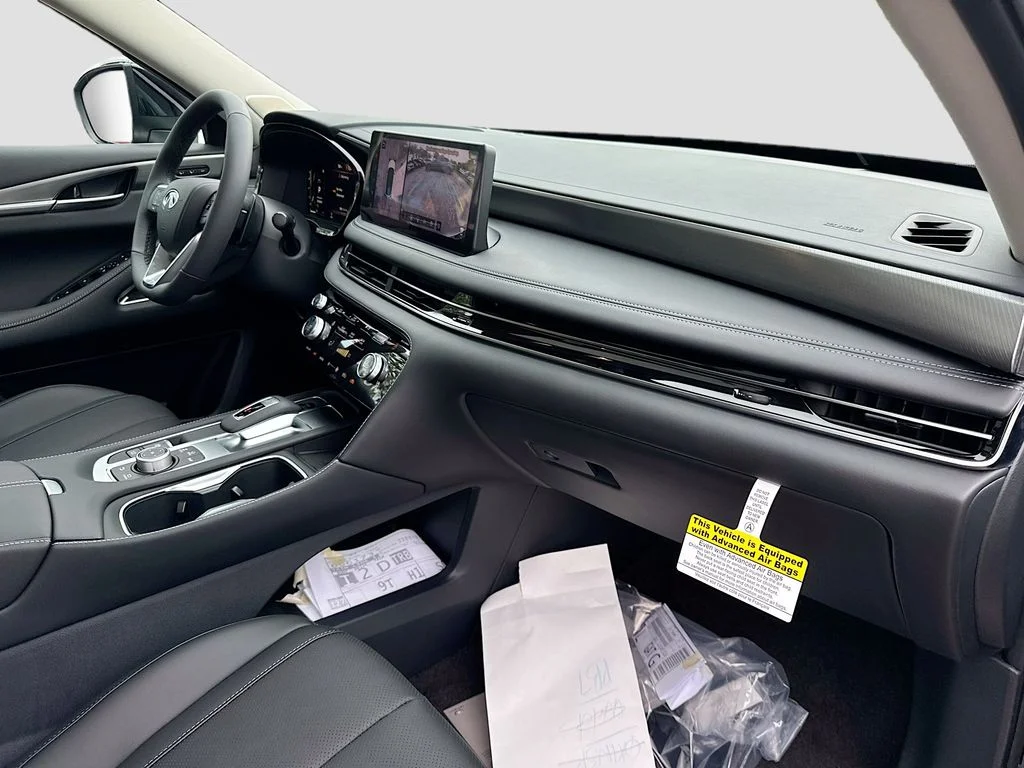 New 2027 MINERAL BLACK INFINITI Luxe FWD image 32